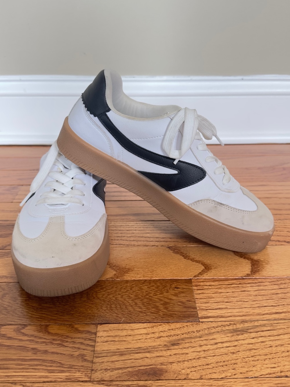 Dolce Vita sneakers